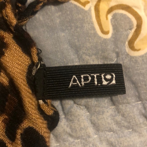 Leopard print scarf - Picture 3 of 3